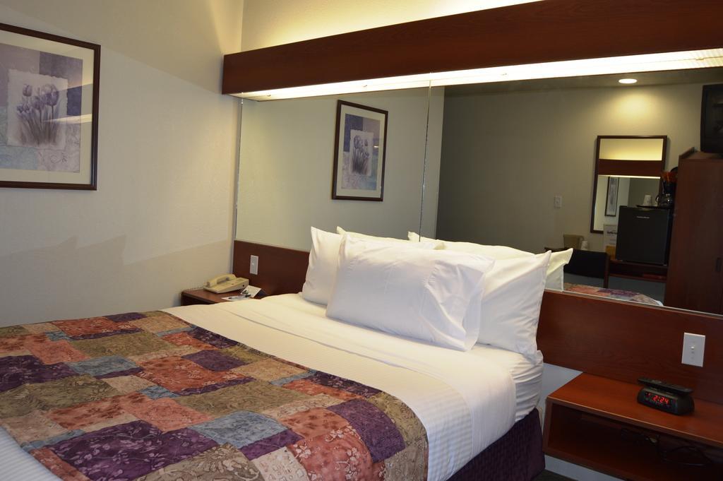 Microtel Inn And Suites By Wyndham Miami Ok Room photo