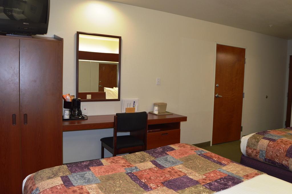 Microtel Inn And Suites By Wyndham Miami Ok Room photo